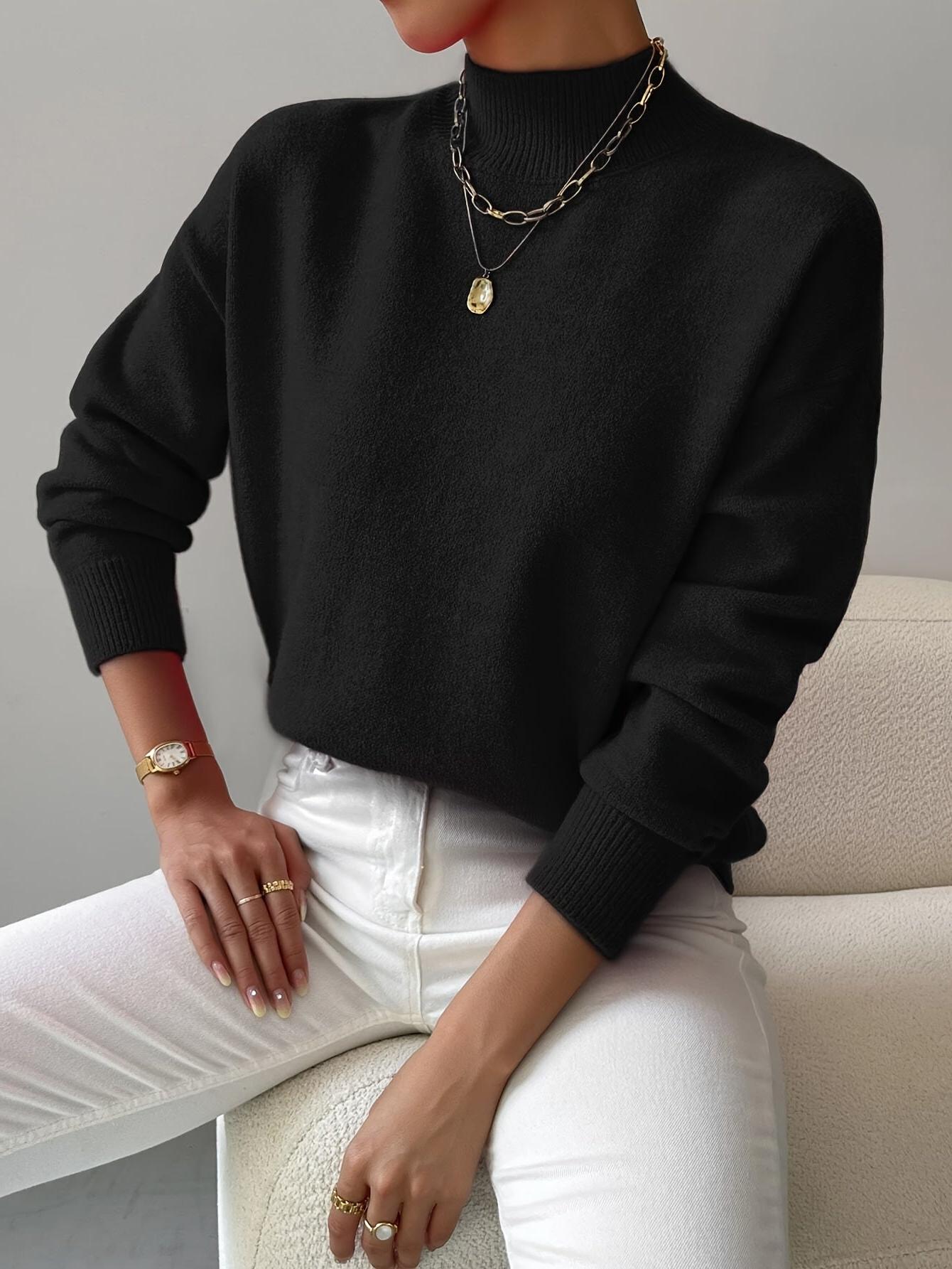 Elegant Women's Turtleneck Sweater in Soft Knit for Casual or Office Wear