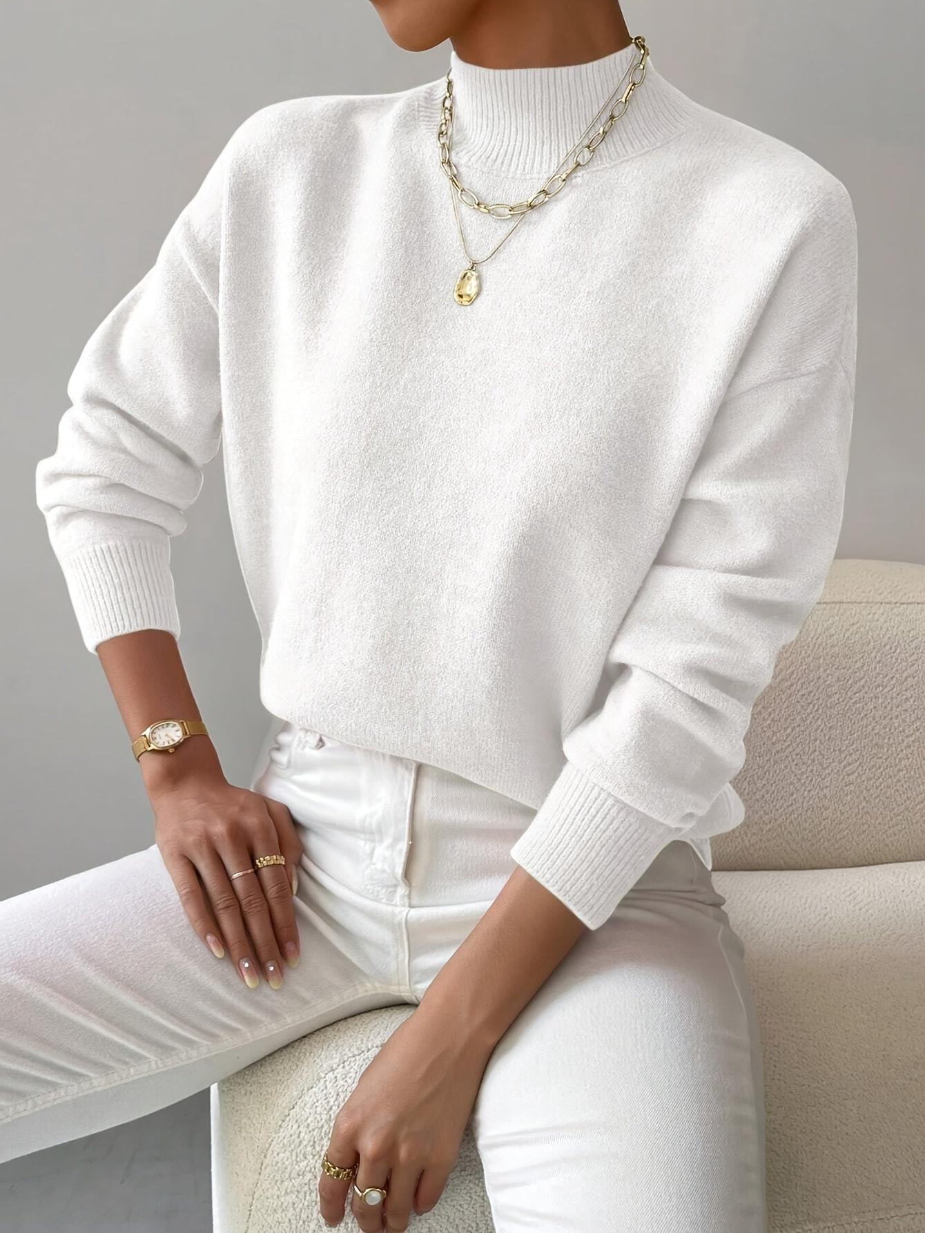 Elegant Women's Turtleneck Sweater in Soft Knit for Casual or Office Wear