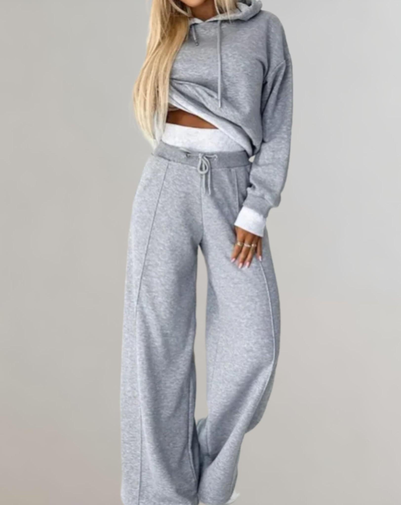 Women's Casual Two-Piece Tracksuit - Comfortable Fit for Everyday Wear