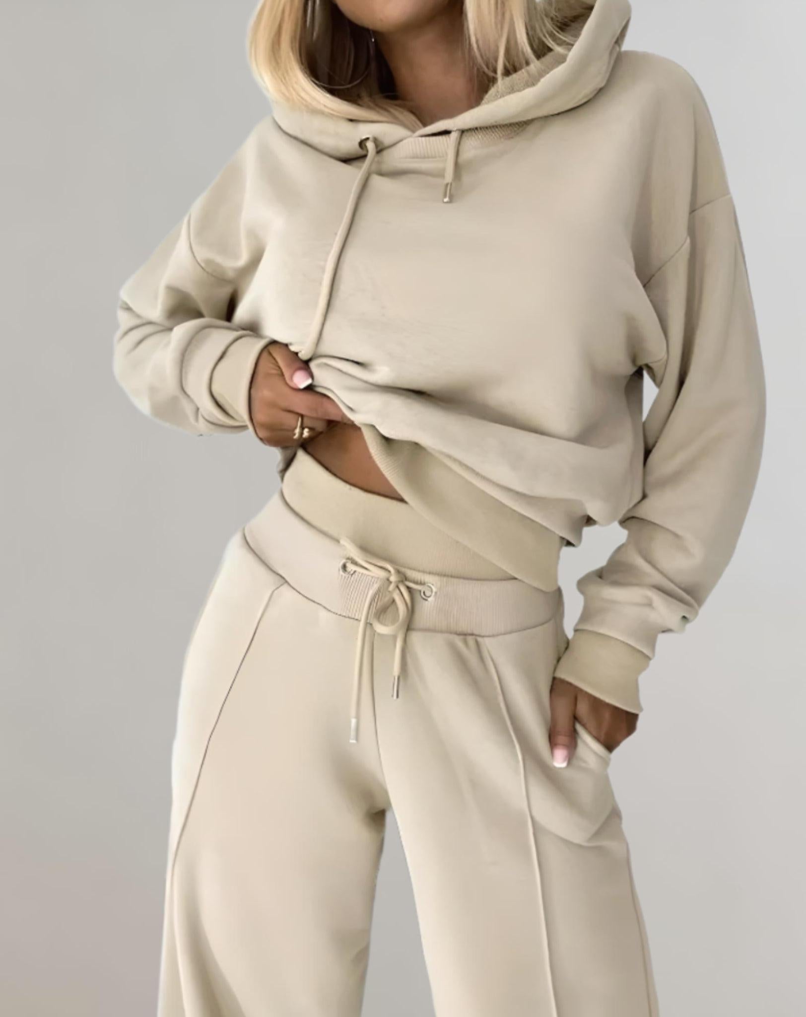 Women's Casual Two-Piece Tracksuit - Comfortable Fit for Everyday Wear