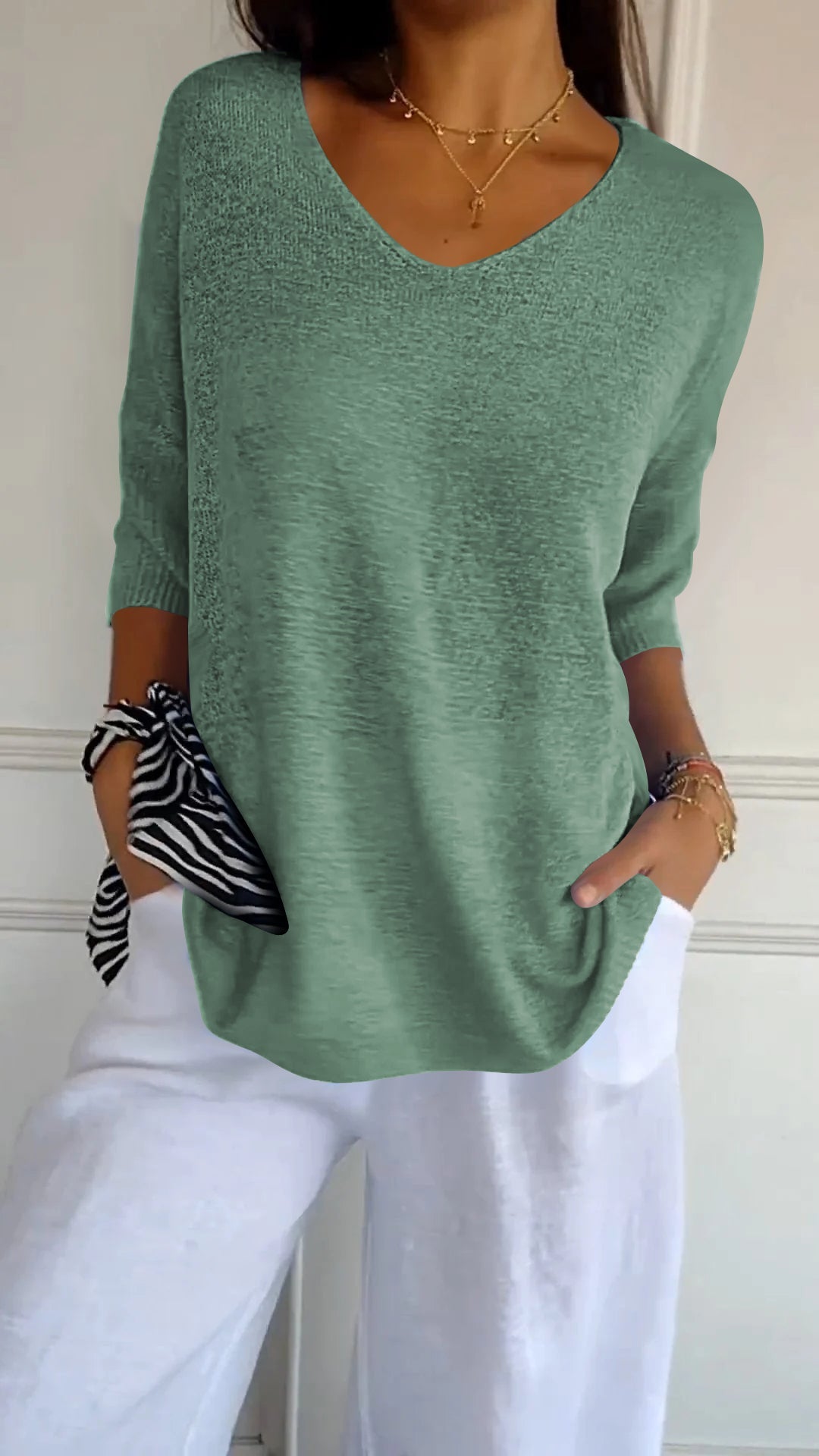 Women's V-Neck Pullover Top - Soft Fabric - Casual Everyday Wear - Versatile Design for Comfort and Style